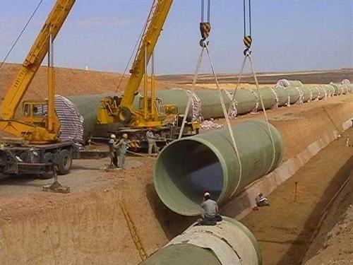 玻璃鋼管道吊裝現(xiàn)場(chǎng)